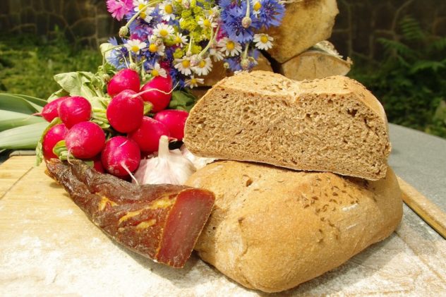 Schnell und einfach Brot selber backen - Dinkelbrot