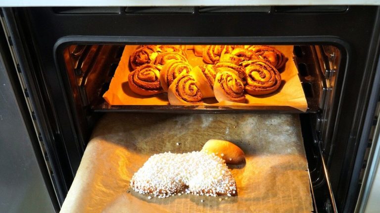 Backblech im Ofen (1) - Selber Brot backen - Finde die besten Rezepte